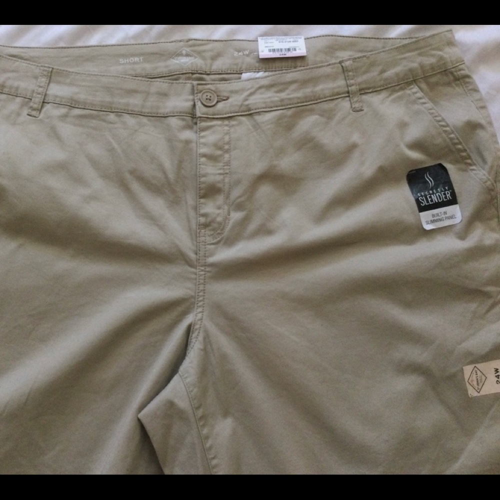NWT St Johns Bay Shorts 24W
Easy Fit Khaki beige - Picture 2 of 2